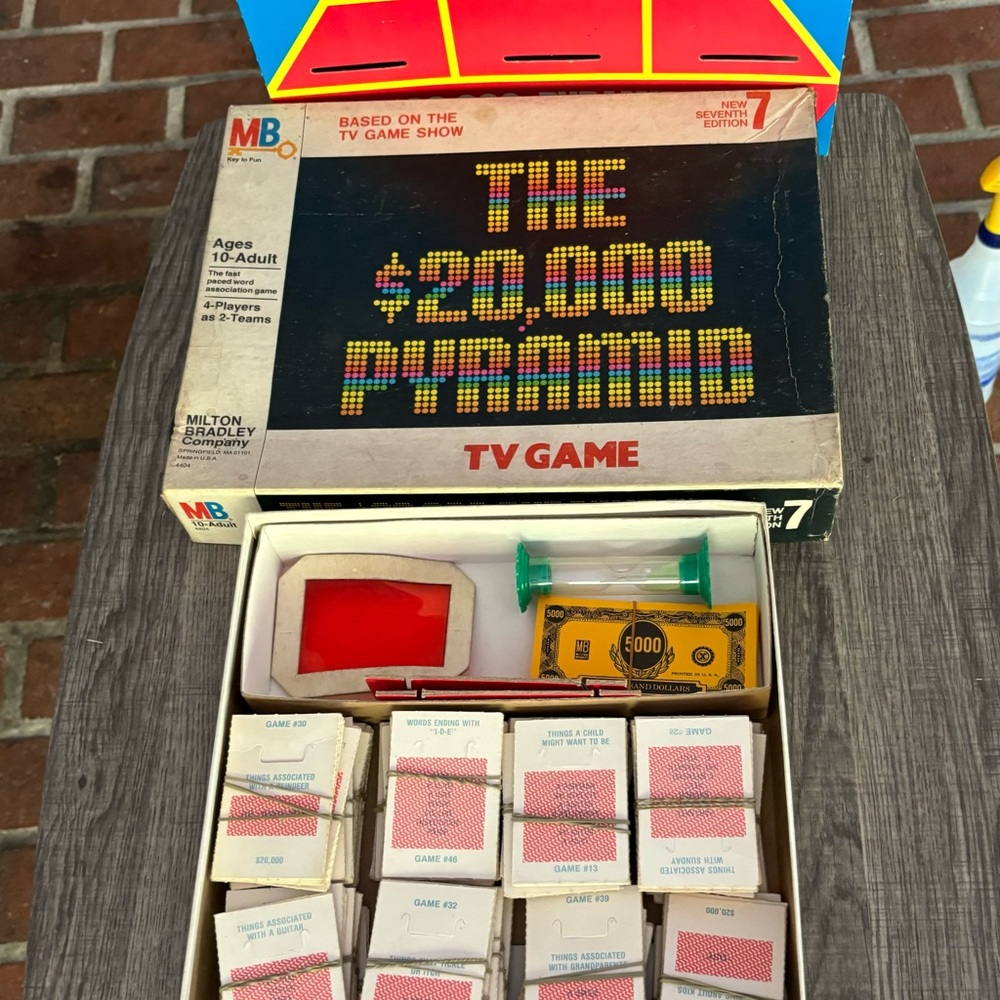 20,000 pyramid game